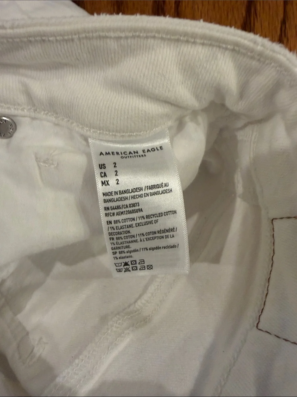 Size 2 Women’s American Eagle Outfitters White High-Rise Cuffed Denim Shorts